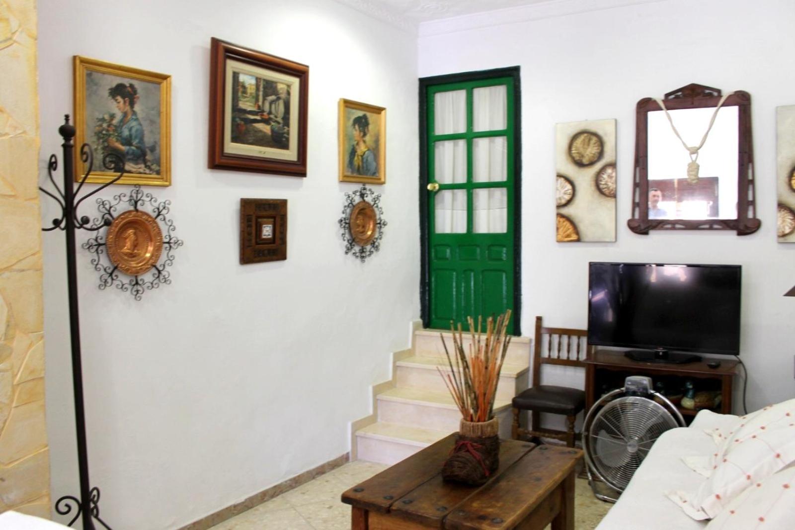 Typical Andalusian House In The Center Of / Casa Tipica Andaluza En El Centro De Ronda. *